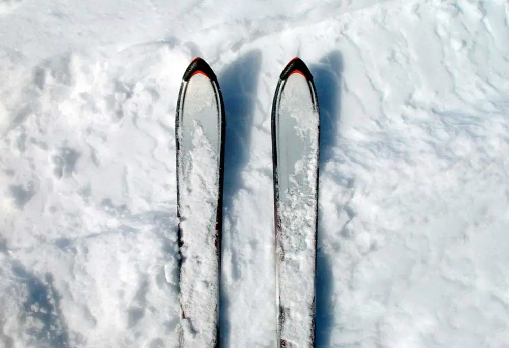 A Complete Guide to the Right Time To Buy Skis